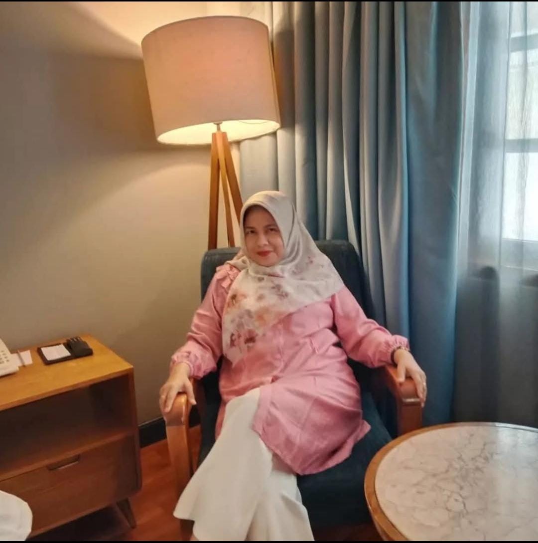 Adrina Hayati Jonis, Padang